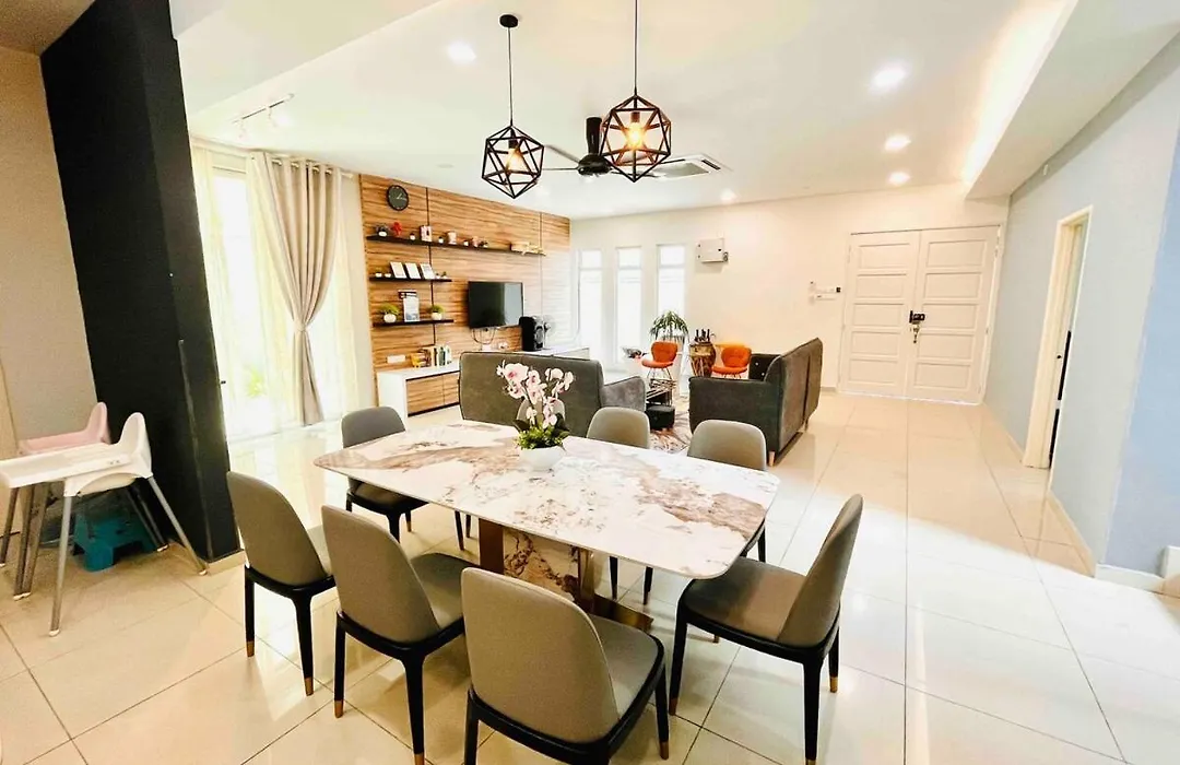 J Villa Langkawi With Pool For 16 Pax-1